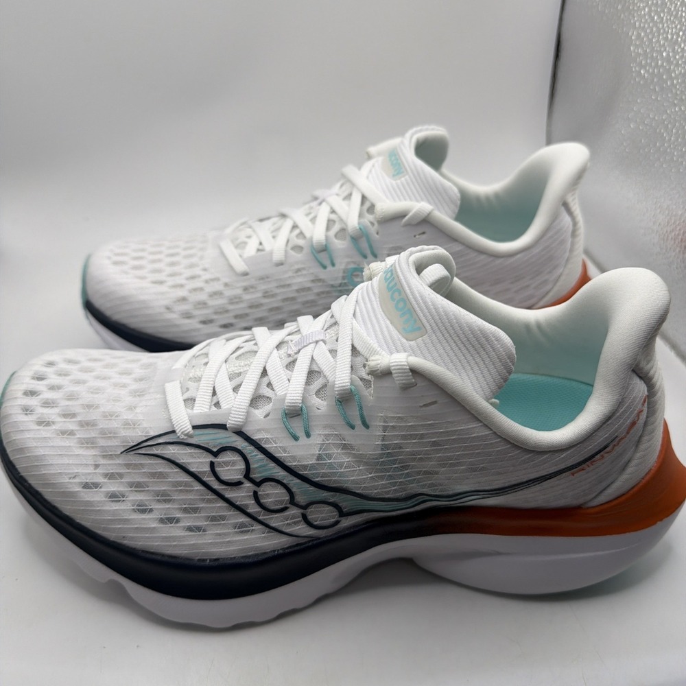 Saucony Kinvara 16 Women's Low Top Trainer Shoes White/Navy Size 6.5 NIB